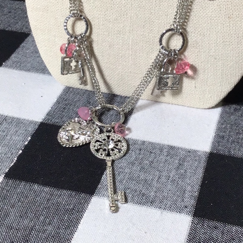 Necklace Heartstrings View 2